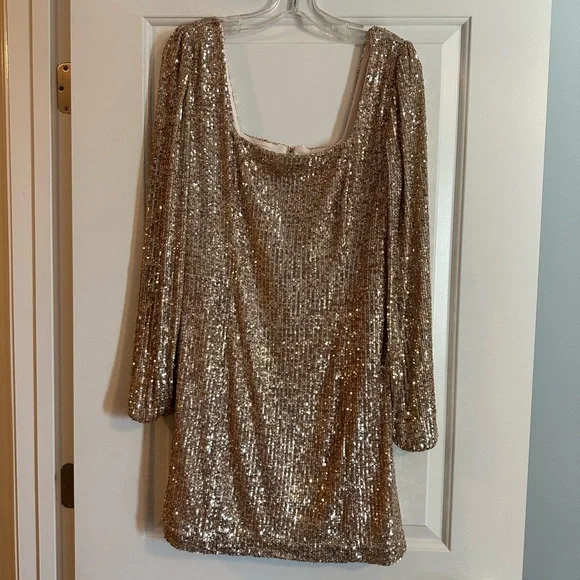 lilly pulitzer gold sequin dress Gold Metallic Metallic Cocktail Dress With Sleeves Lilly Pulitzer NWT Reagan Fitted Sequin Dress Gold Metallic